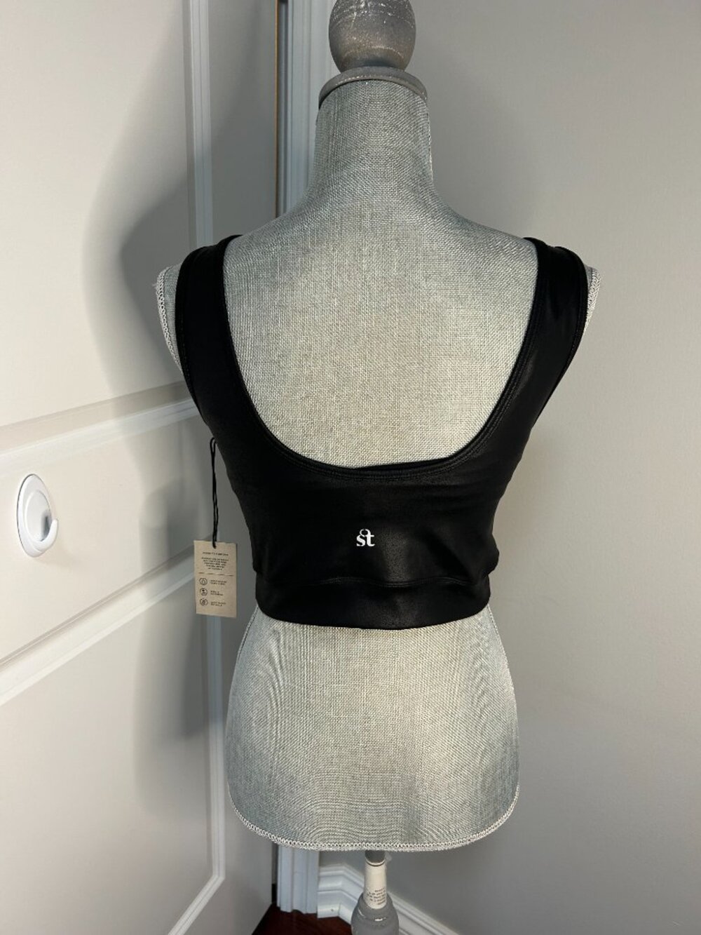 Strut This! Maddox Crop Top in Black Size L NWT - Picture 3 of 3